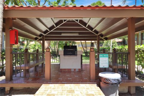 Condo in Miami, Florida, 1 bedroom  № 1923535 - photo 19