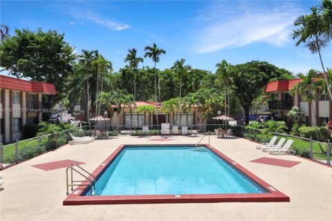Condo in Miami, Florida, 1 bedroom  № 1923535 - photo 18