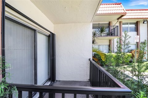 Condo in Miami, Florida, 1 bedroom  № 1923535 - photo 15