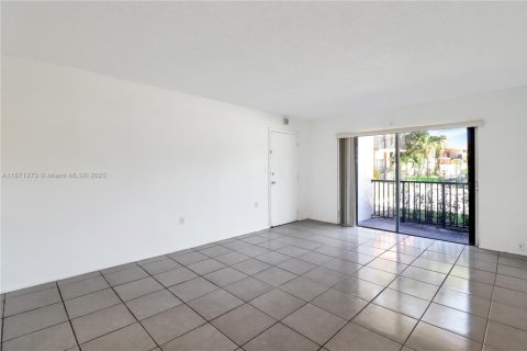 Condo in Miami, Florida, 1 bedroom  № 1923535 - photo 4