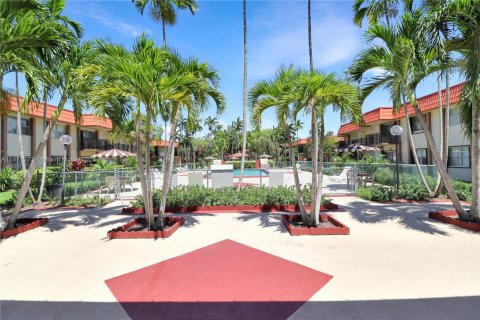 Condo in Miami, Florida, 1 bedroom  № 1923535 - photo 16