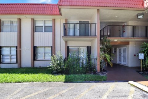 Condo in Miami, Florida, 1 bedroom  № 1923535 - photo 1