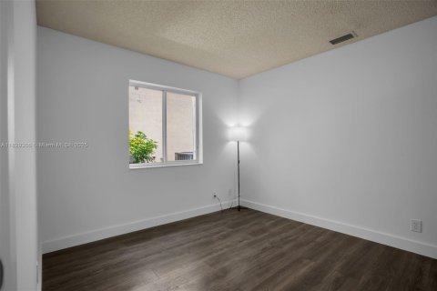House in Weston, Florida 3 bedrooms, 143.26 sq.m. № 1804346 - photo 24