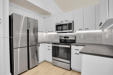 House in Weston, Florida 3 bedrooms, 143.26 sq.m. № 1804346 - photo 13