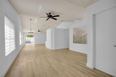 House in Weston, Florida 3 bedrooms, 143.26 sq.m. № 1804346 - photo 7