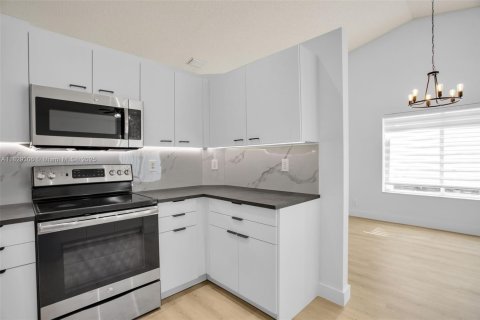 House in Weston, Florida 3 bedrooms, 143.26 sq.m. № 1804346 - photo 14