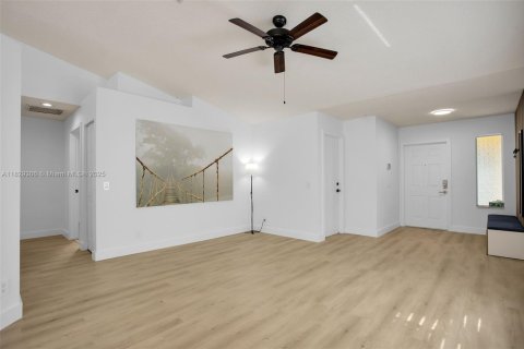 House in Weston, Florida 3 bedrooms, 143.26 sq.m. № 1804346 - photo 6