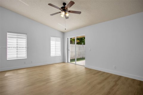 House in Weston, Florida 3 bedrooms, 143.26 sq.m. № 1804346 - photo 11