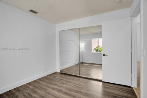 House in Weston, Florida 3 bedrooms, 143.26 sq.m. № 1804346 - photo 25
