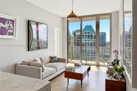 Condominio en alquiler en Miami, Florida, 2 dormitorios, 90.67 m2 № 2032741 - foto 5