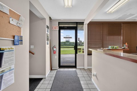 Commercial property in Stuart, Florida № 2392792 - photo 9