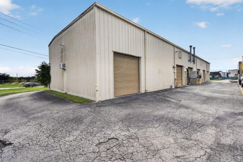 Commercial property in Stuart, Florida № 2392792 - photo 4