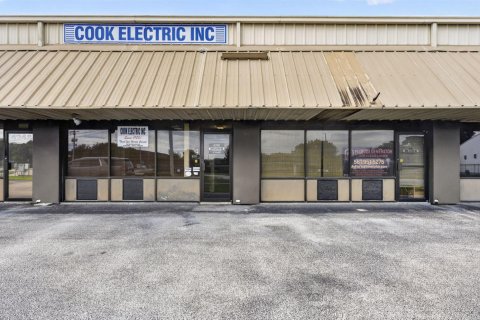 Commercial property in Stuart, Florida № 2392792 - photo 6
