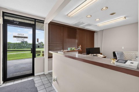 Commercial property in Stuart, Florida № 2392792 - photo 10