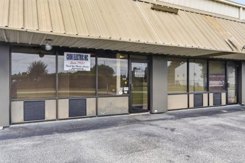 Commercial property in Stuart, Florida № 2392792 - photo 7