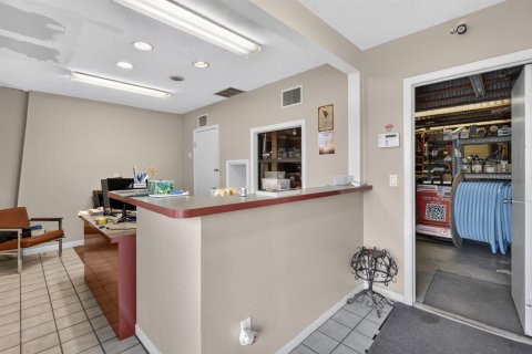 Commercial property in Stuart, Florida № 2392792 - photo 11