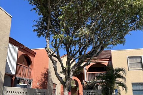 Condominio en alquiler en Miami, Florida, 2 dormitorios, 92.9 m2 № 2038754 - foto 4