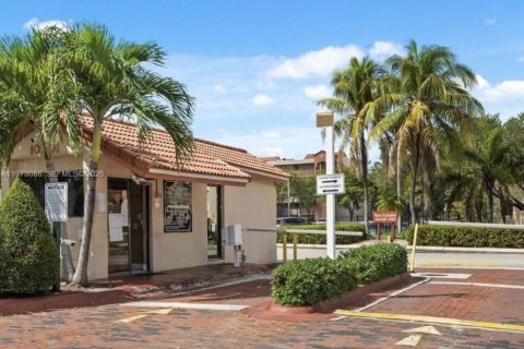 Condominio en alquiler en Miami, Florida, 2 dormitorios, 92.9 m2 № 2038754 - foto 2