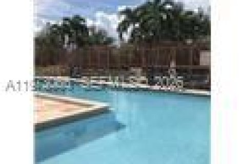 Condominio en alquiler en Miami, Florida, 2 dormitorios, 92.9 m2 № 2038754 - foto 13