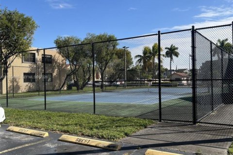 Condominio en alquiler en Miami, Florida, 2 dormitorios, 92.9 m2 № 2038754 - foto 5