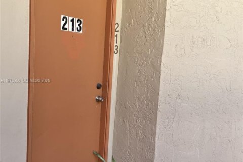 Condominio en alquiler en Miami, Florida, 2 dormitorios, 92.9 m2 № 2038754 - foto 6