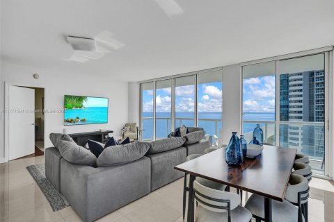 Condominio en venta en Miami Beach, Florida, 2 dormitorios, 122.82 m2 № 1864379 - foto 1