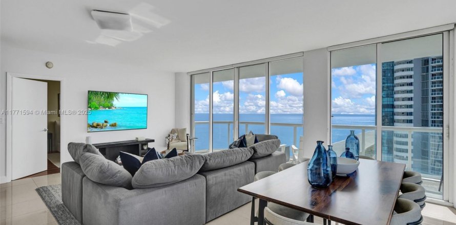 Condominio en Miami Beach, Florida, 2 dormitorios  № 1864379