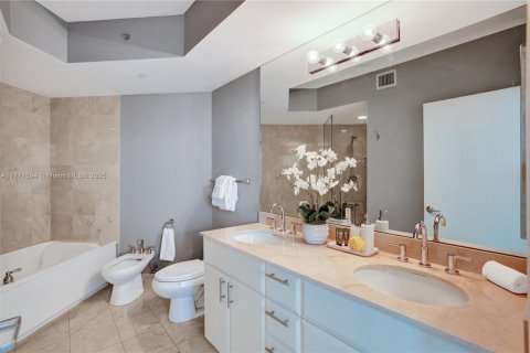 Condominio en venta en Miami Beach, Florida, 2 dormitorios, 122.82 m2 № 1864379 - foto 13