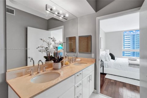 Condominio en venta en Miami Beach, Florida, 2 dormitorios, 122.82 m2 № 1864379 - foto 14