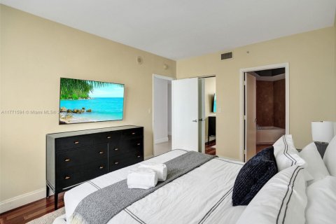 Condominio en venta en Miami Beach, Florida, 2 dormitorios, 122.82 m2 № 1864379 - foto 12