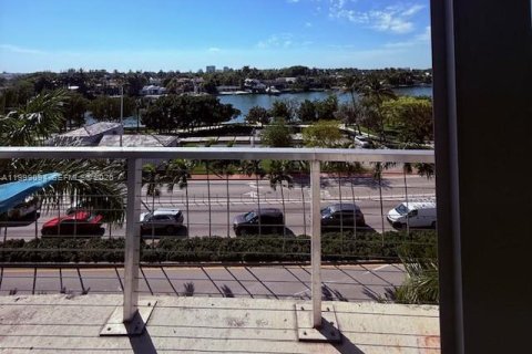 Copropriété à louer à Miami Beach, Floride: 2 chambres, 109.07 m2 № 2064864 - photo 3