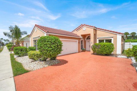 House in Boca Raton, Florida 3 bedrooms, 185.34 sq.m. № 2172188