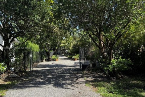 Снять в аренду виллу или дом в Майами, Флорида 2 спальни, 83.61м2, № 1986574 - фото 9