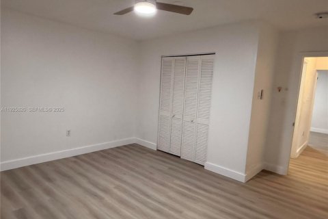 Снять в аренду виллу или дом в Майами, Флорида 2 спальни, 83.61м2, № 1986574 - фото 4