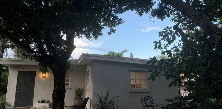 Дом в Майами, Флорида 2 спальни, 83.61м2 № 1986574