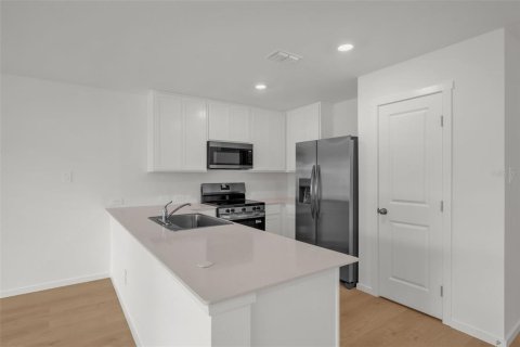 Townhouse in Davenport, Florida 3 bedrooms, 128.02 sq.m. № 2231621 - photo 6