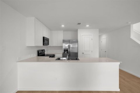 Townhouse in Davenport, Florida 3 bedrooms, 128.02 sq.m. № 2231621 - photo 8