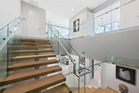 Condominio en venta en Miami, Florida, 5 dormitorios, 605.07 m2 № 1688583 - foto 7