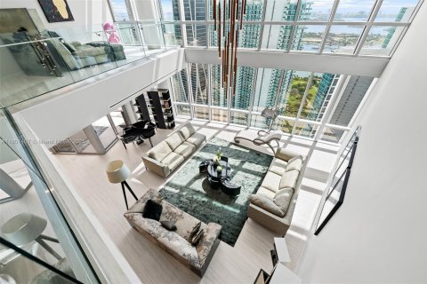 Condominio en venta en Miami, Florida, 5 dormitorios, 605.07 m2 № 1688583 - foto 14