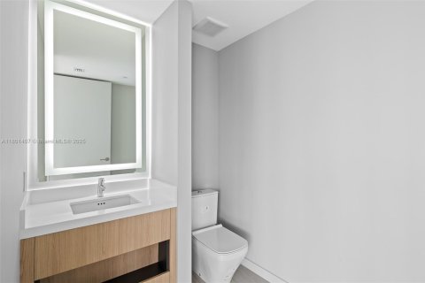 Condominio en venta en Miami, Florida, 5 dormitorios, 605.07 m2 № 1688583 - foto 24