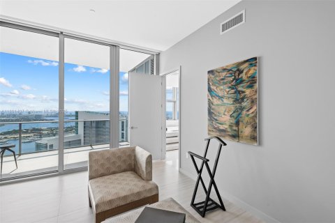 Condominio en venta en Miami, Florida, 5 dormitorios, 605.07 m2 № 1688583 - foto 15
