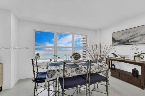 Copropriété à vendre à Fort Lauderdale, Floride: 2 chambres, 169.18 m2 № 1977271 - photo 16