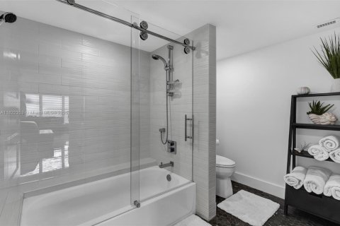 Copropriété à vendre à Fort Lauderdale, Floride: 2 chambres, 169.18 m2 № 1977271 - photo 25