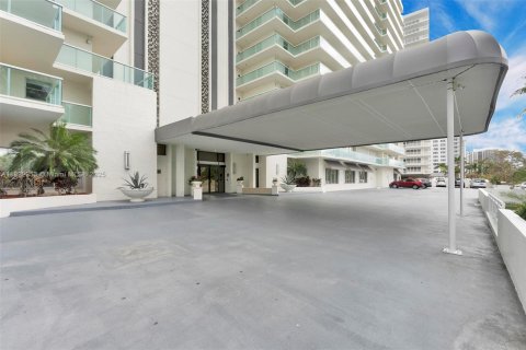 Copropriété à vendre à Fort Lauderdale, Floride: 2 chambres, 169.18 m2 № 1977271 - photo 2