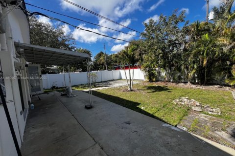 Casa en alquiler en Dania Beach, Florida, 1 dormitorio № 1977591 - foto 10