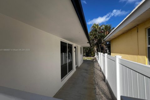 Casa en alquiler en Dania Beach, Florida, 1 dormitorio № 1977591 - foto 9