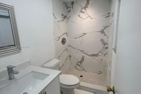 Casa en alquiler en Dania Beach, Florida, 1 dormitorio № 1977591 - foto 3