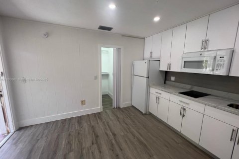 Casa en alquiler en Dania Beach, Florida, 1 dormitorio № 1977591 - foto 5