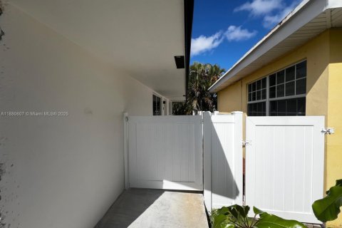 Casa en alquiler en Dania Beach, Florida, 1 dormitorio № 1977591 - foto 8