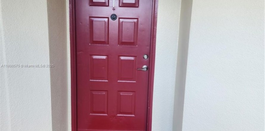 Condominio en Pembroke Pines, Florida, 2 dormitorios  № 1862278